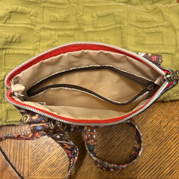 Hancock Fabrics: Crossbody Bag, Adjustable Strap - Picture 6 of 13